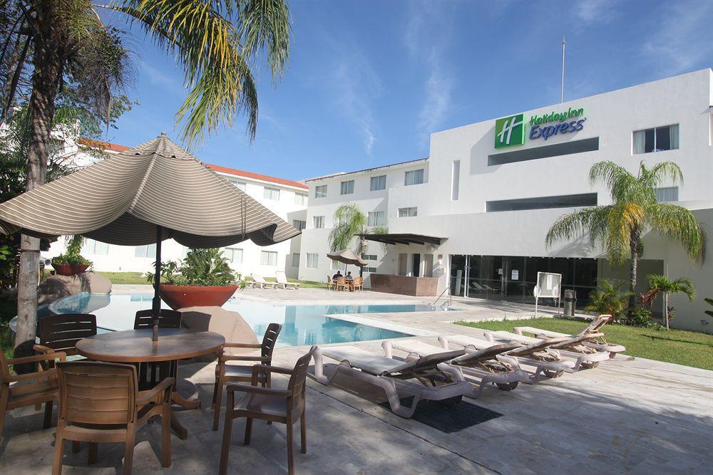 Hotel Wyndham Garden Playa del Carmen Exterior foto Holiday Inn Express in Cancun, Mexico