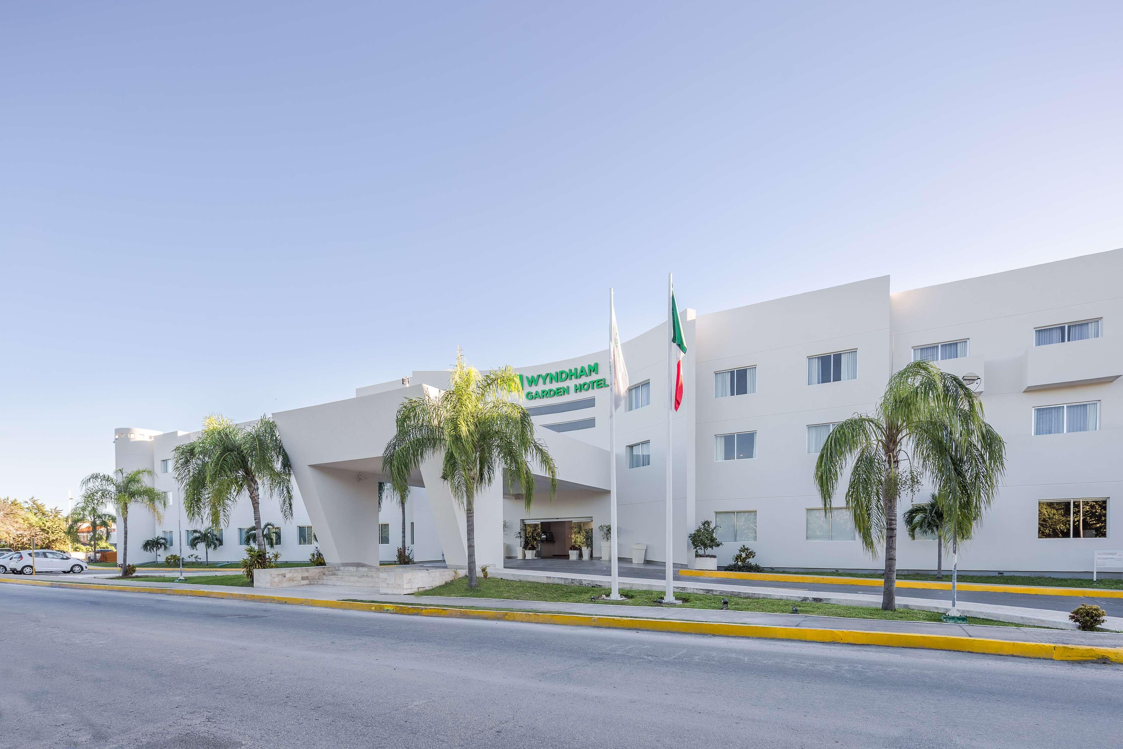 Hotel Wyndham Garden Playa del Carmen Exterior foto Hospital General de la Mujer