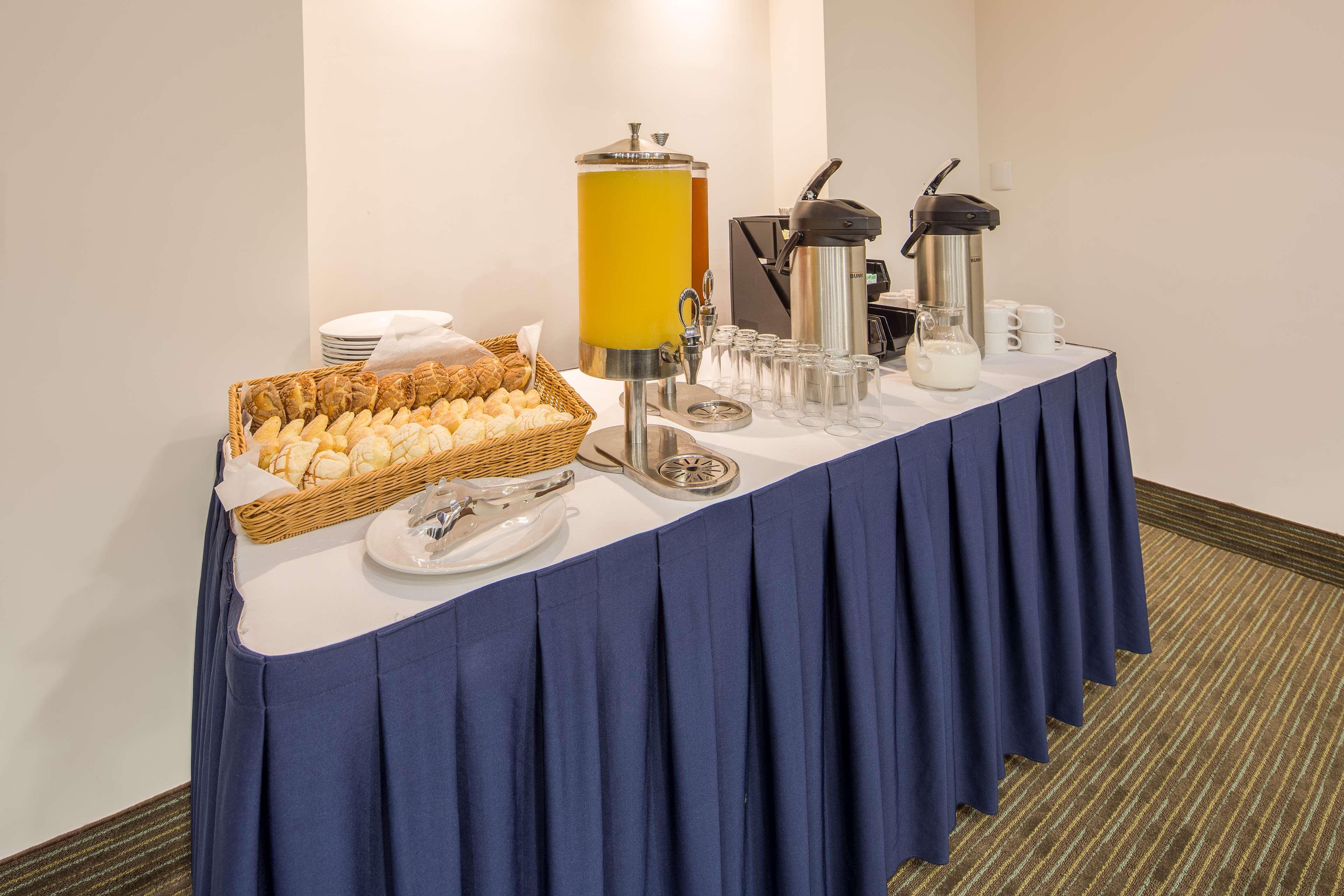 Hotel Wyndham Garden Playa del Carmen Exterior foto A coffee break